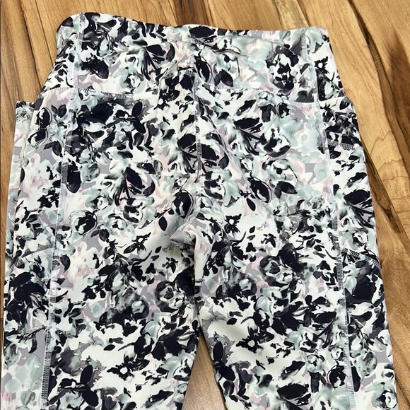 Gaiam Abstract Patterned Leggings - Picture 4 of 4